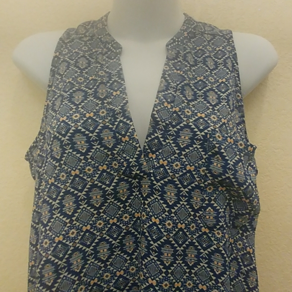 Lush Printed Crepe Sleeveless Top - Picture 3 of 8
